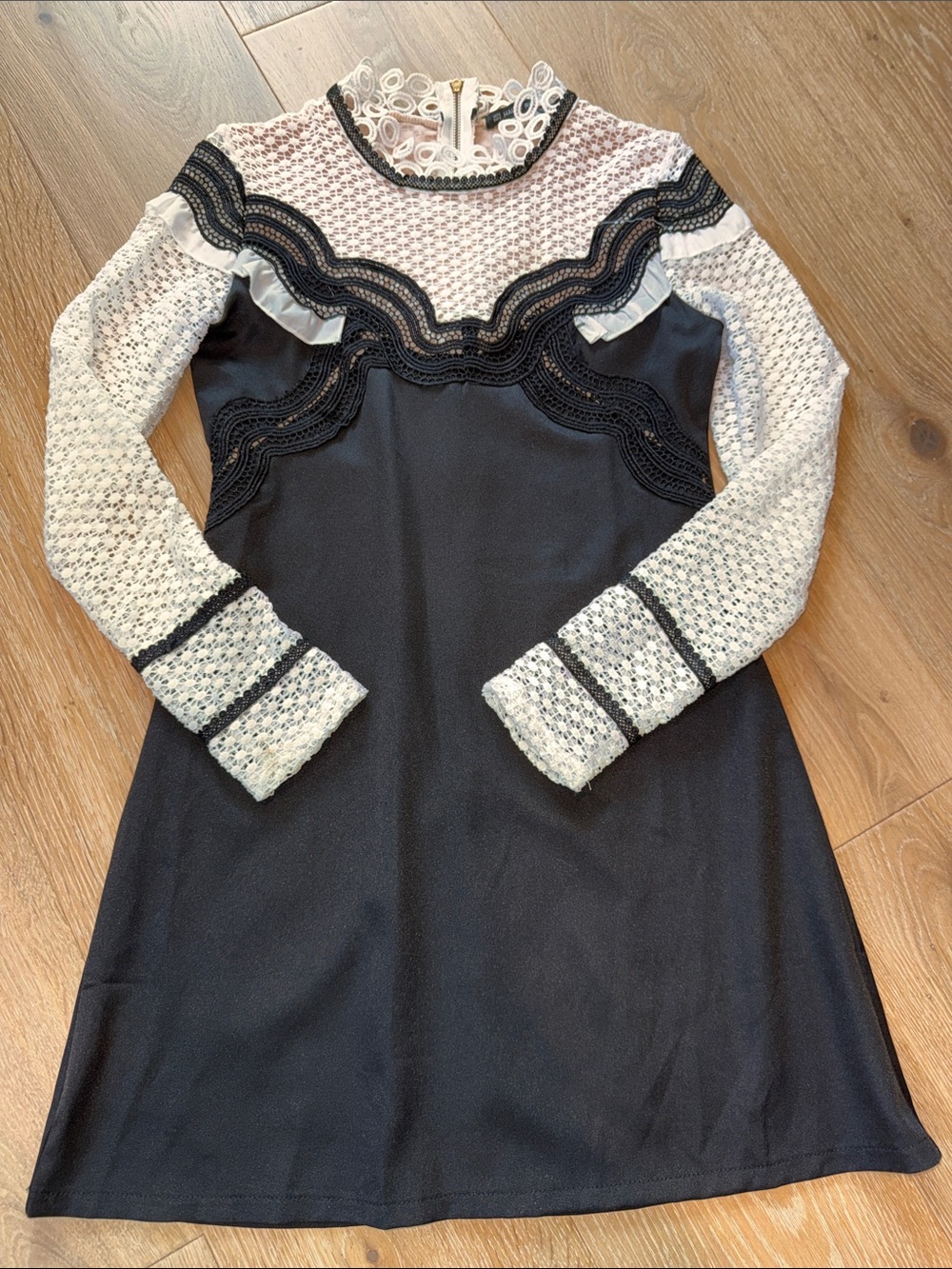 Haute Rogue Black and White Lace Long-Sleeve Formal Dress